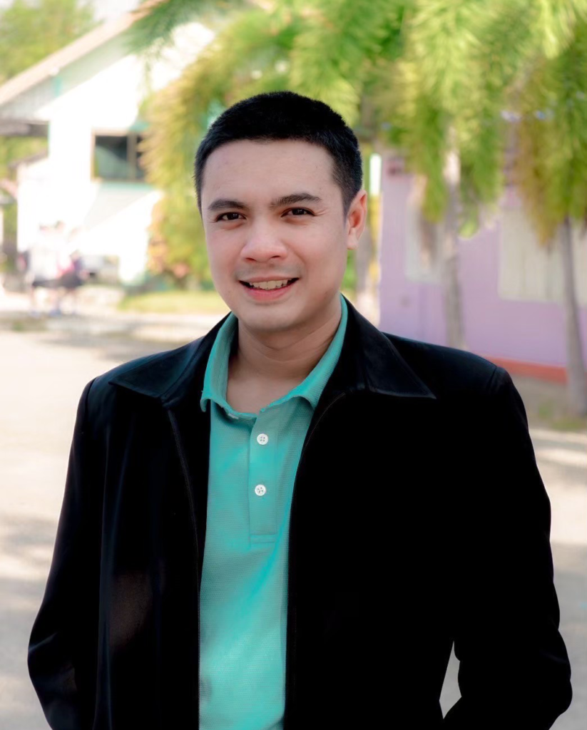 นายจามร เมืองพรม